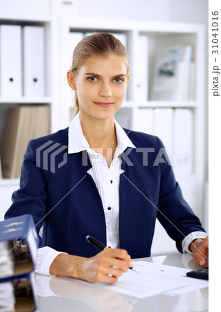 Modern business woman or confident female 31041016