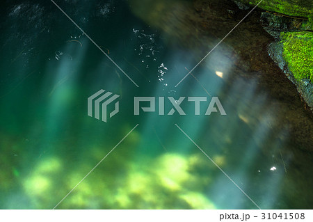 渓谷の泉 31041508