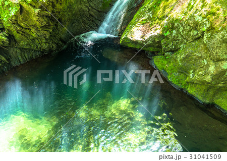 渓谷の泉 31041509