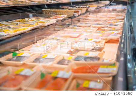 スーパーマーケット　魚売り場　魚介類　ぼかし　ソフトフォーカス 31041660