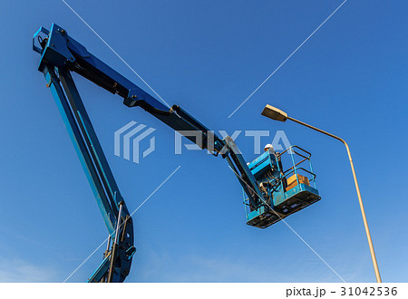 Electric technical repairing street light by boom  31042536
