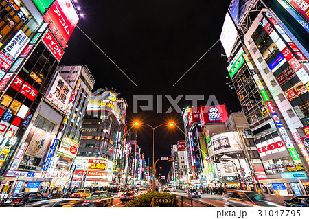 《東京都》新宿・歌舞伎町 31047795