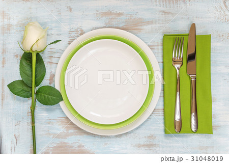 Beautiful table setting 31048019