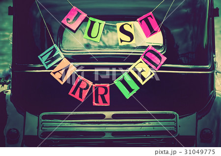 Just Married, retro wedding car 31049775