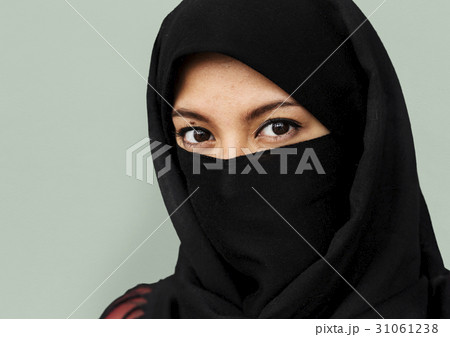 Middle eastern woman in hijab studio portrait Middle eastern woman in hijab studio portrait 31061238