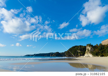 多々戸浜海水浴場　晴天　青空　雲 31062105