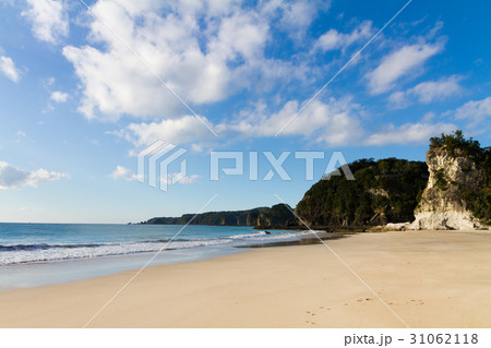 多々戸浜海水浴場　晴天　青空　雲 31062118
