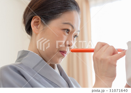 woman during pregnancy or shortly after childbirth woman during pregnancy or shortly after childbirth 31071640