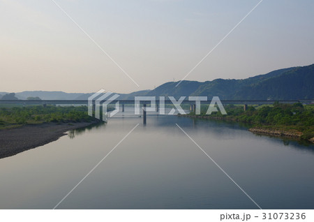 朝の四万十川 31073236