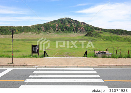 草千里ヶ浜と烏帽子岳 草千里ヶ浜と烏帽子岳 31074928