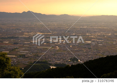 龍王山からの夕景（奈良県天理市） 31076346