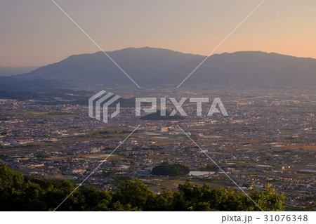 龍王山からの夕景（奈良県天理市） 31076348