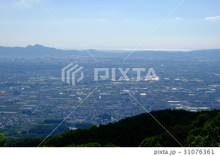 龍王山から二上山（奈良県天理市） 31076361