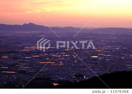 龍王山からの夕景（奈良県天理市） 31076368