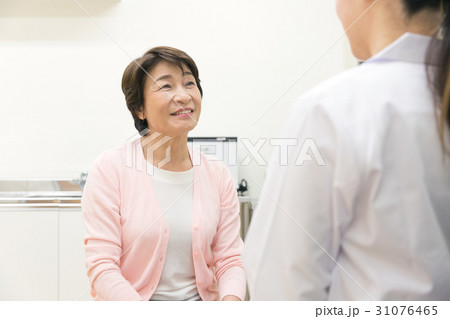 診察 患者 問診 診察 患者 問診 31076465