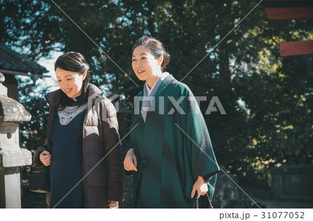 woman during pregnancy or shortly after childbirth woman during pregnancy or shortly after childbirth 31077052