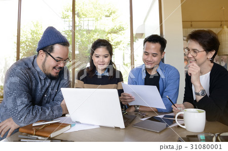 Group of business people Group of business people 31080001