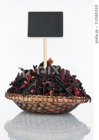 Plate with a bunch of hibiscus petal and price tag 31080330