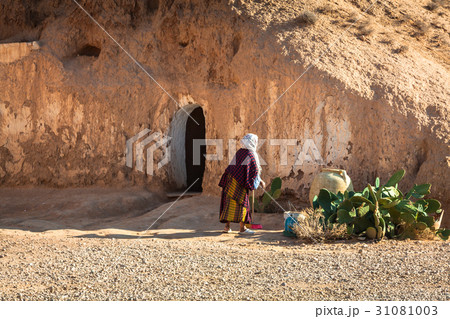Residential caves of troglodyte in Matmata, 31081003