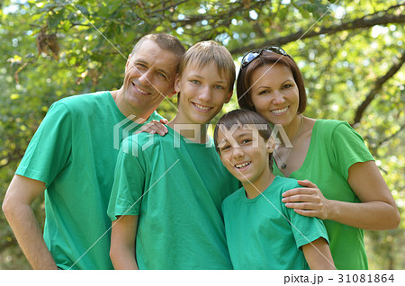 family having fun outdoors 31081864