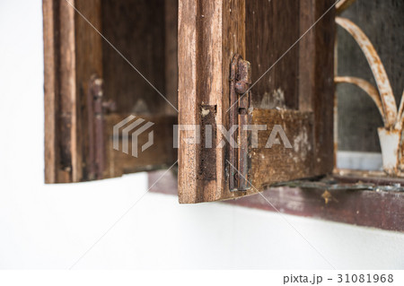 The Wooden window latch 31081968