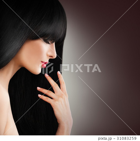 Beautiful Woman with Healthy Hairstyle and Makeup 31083259