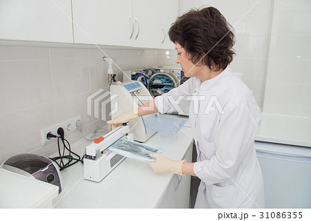 Dental assistent preparing instrumenst for 31086355