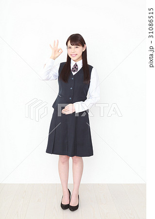 OKサイン スーツの若い女性 OKサイン スーツの若い女性 31086515