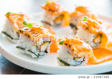 Grilled salmon sushi roll Grilled salmon sushi roll 31087380