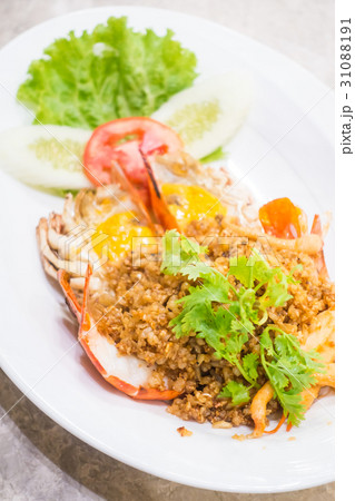 Fried prawn with garlic 31088191