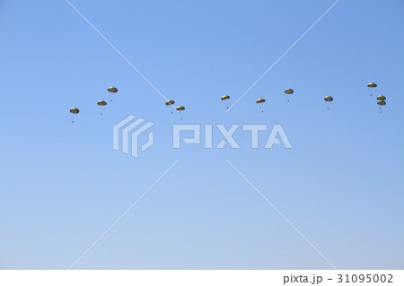 美保基地 航空祭 空挺部隊の降下 美保基地 航空祭 空挺部隊の降下 31095002