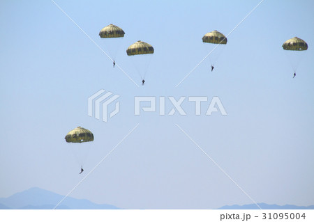 美保基地 航空祭 空挺部隊の降下 美保基地 航空祭 空挺部隊の降下 31095004