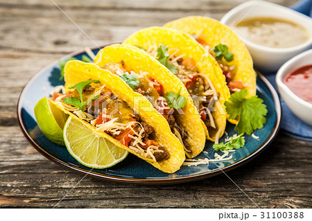 Mexican tacos with beef 31100388