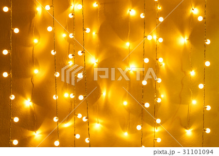 Blurred retro light bulb decor glowing 31101094