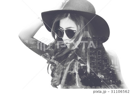 Double exposure,Beautiful girl and cityscape. 31106562