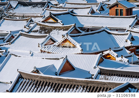 Roof of Jeonju traditional Korean village  31106598