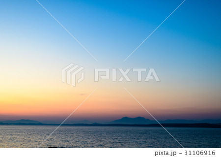 玄界灘の夜明け 31106916