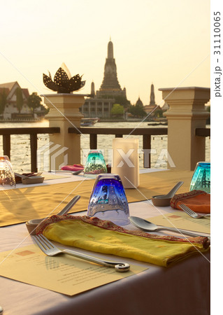 dinner table on side river, BAngkok/THAILAND 31110065