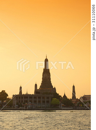 view of Wat Arun during sunset in Bangkok, view of Wat Arun during sunset in Bangkok, 31110066