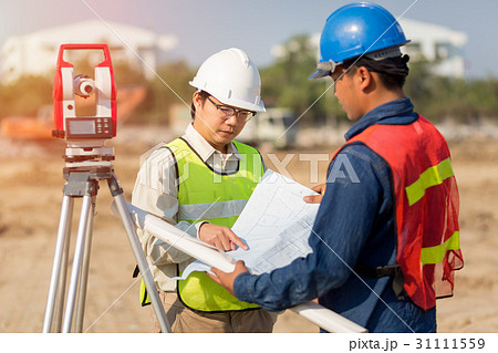 Asian Construction engineer checking construction  31111559