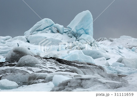 Icebergs clogged up 31111659
