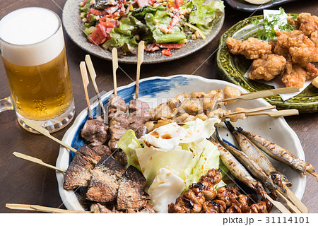 居酒屋メニューと生ビール 31114101