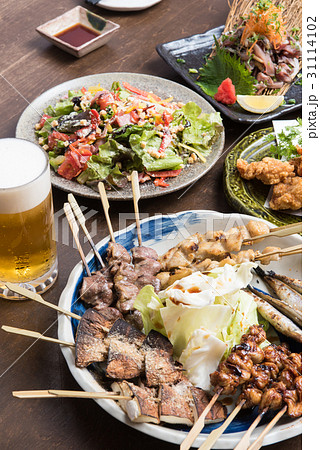 居酒屋メニューと生ビール 31114102