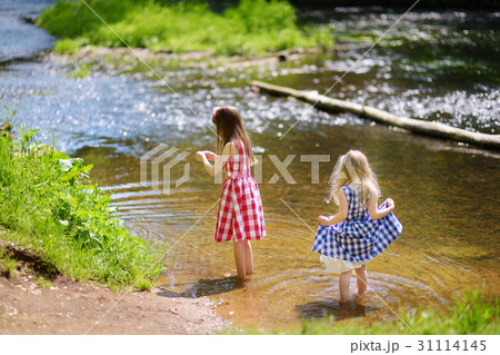 Two cute little girls having fun by a river 31114145