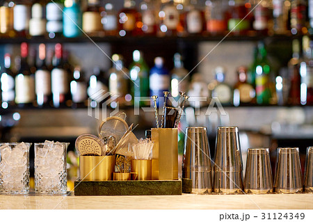 shakers, glasses, stirrers and strainers at bar shakers, glasses, stirrers and strainers at bar 31124349