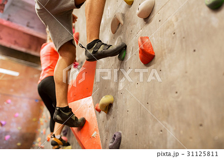 man and woman exercising at indoor climbing gym 31125811