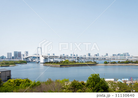 The famous rainbow bridge cross Tokyo to Odaiba 31130640