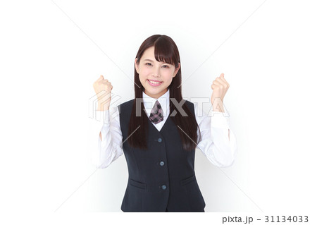 両手でガッツポーズ スーツの若い女性 両手でガッツポーズ スーツの若い女性 31134033