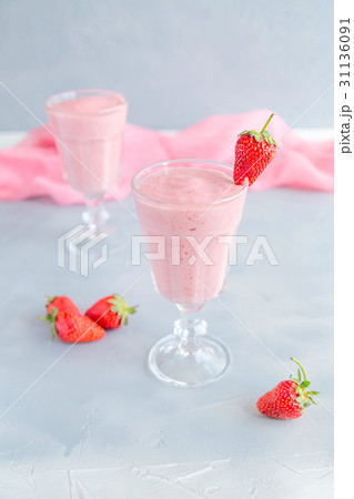 Strawberry and Banana Smoothie in a Glass Strawberry and Banana Smoothie in a Glass 31136091