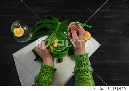 Drink with fresh lemon,kiwi, orangefrom bottle Drink with fresh lemon,kiwi, orangefrom bottle 31136400